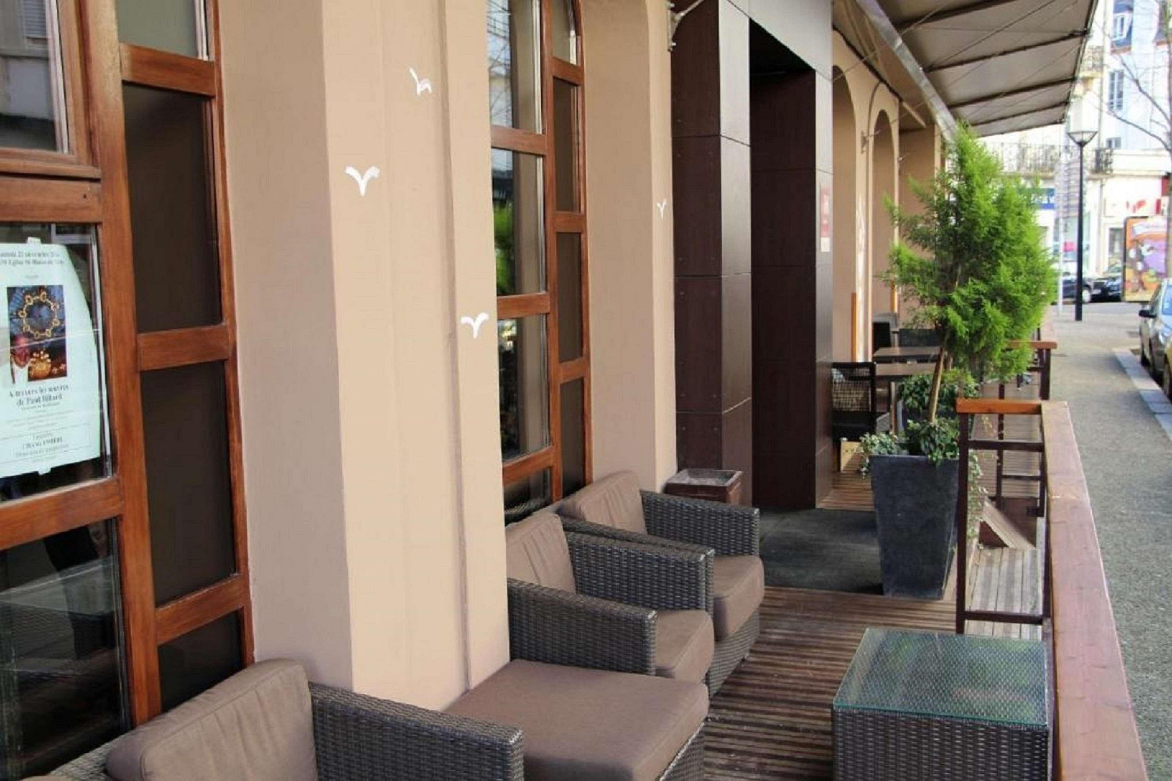 Kyriad Restaurant Centre Spa Віші Екстер'єр фото