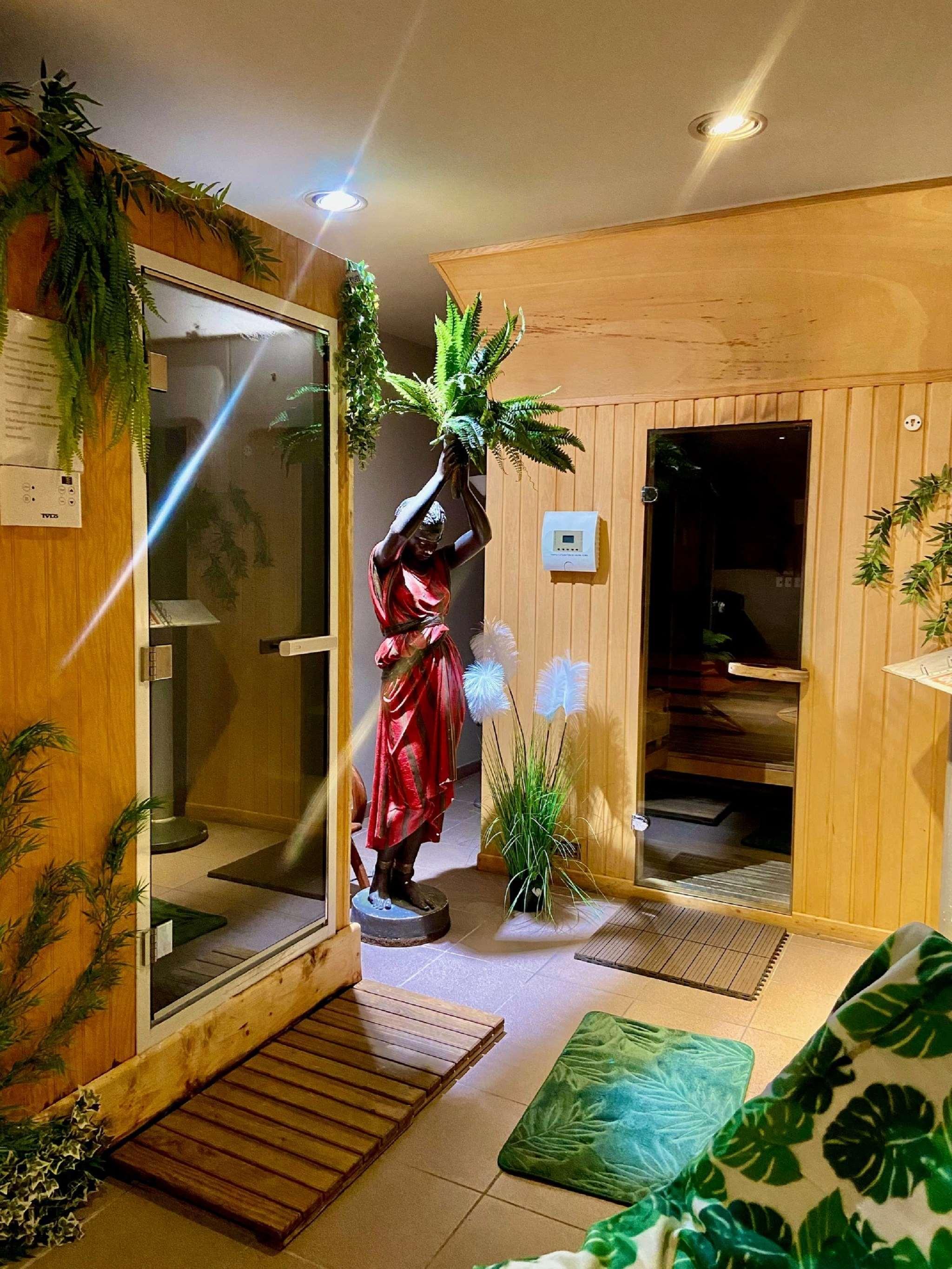 Kyriad Restaurant Centre Spa Віші Екстер'єр фото